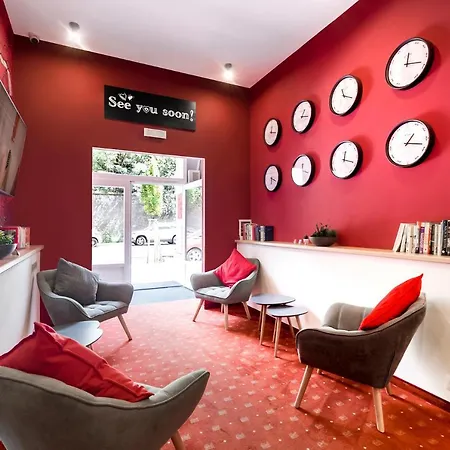 Revelton Apartahotel