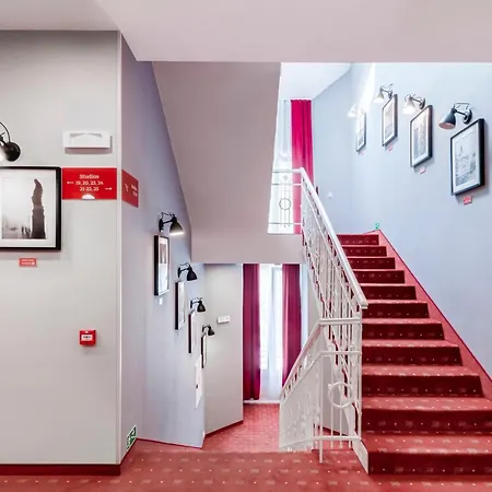 Hotel apartamentowy Revelton