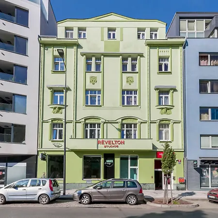 公寓式酒店 Revelton 3*