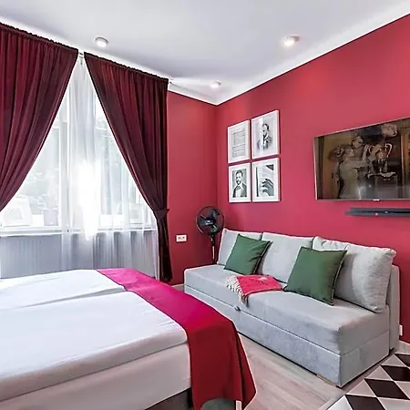 Aparthotel Revelton 3*