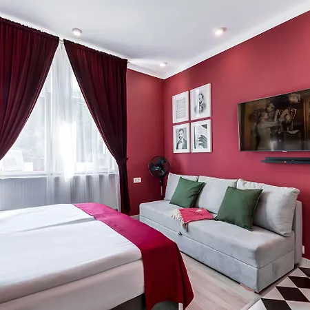 Revelton Aparthotel 3*